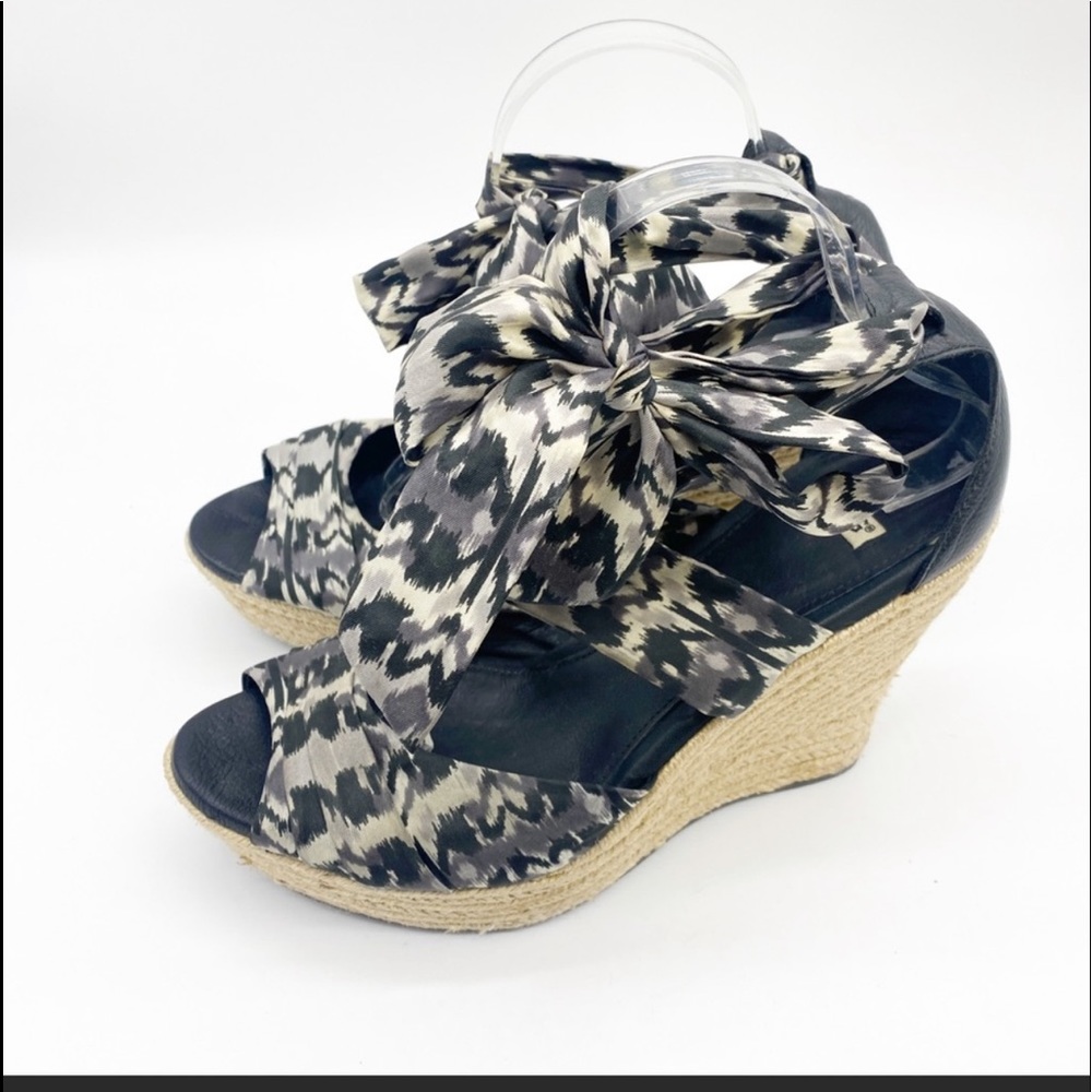Ugg Lucianna Wedge Espadrille .  Ankle tie  Sandals